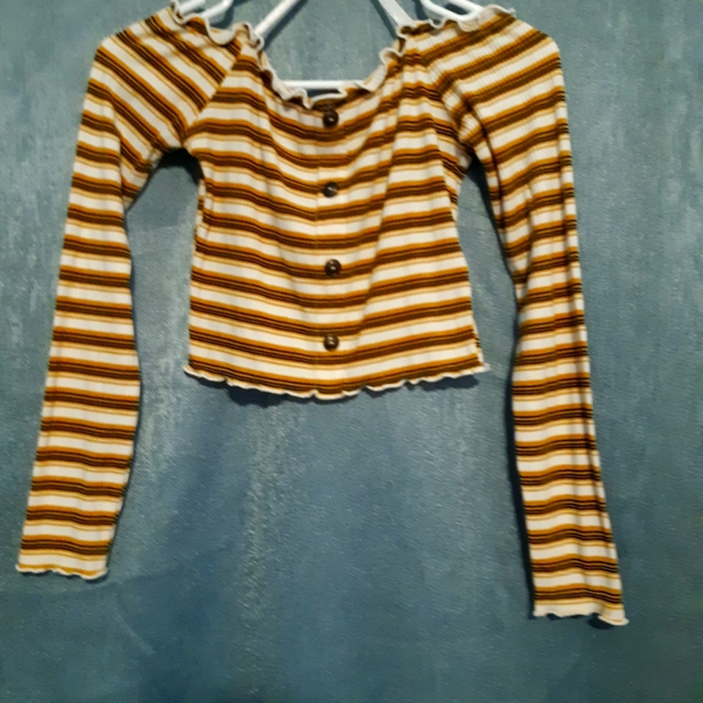 Off shoulder crop